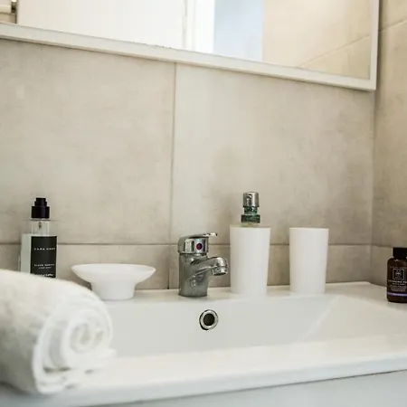 Holiday home λocal Me Athens
