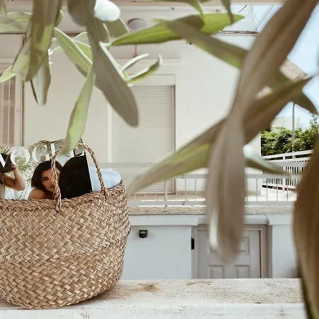 Holiday home λocal Me Athens